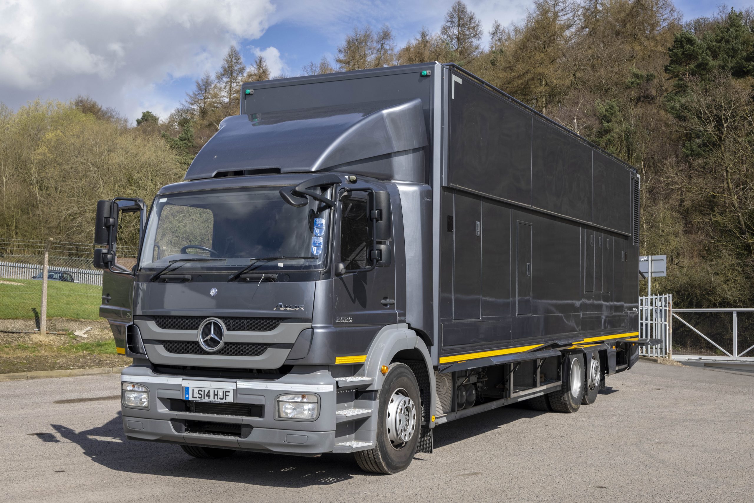 Mercedes Axor 2529 Double Expanding Truck