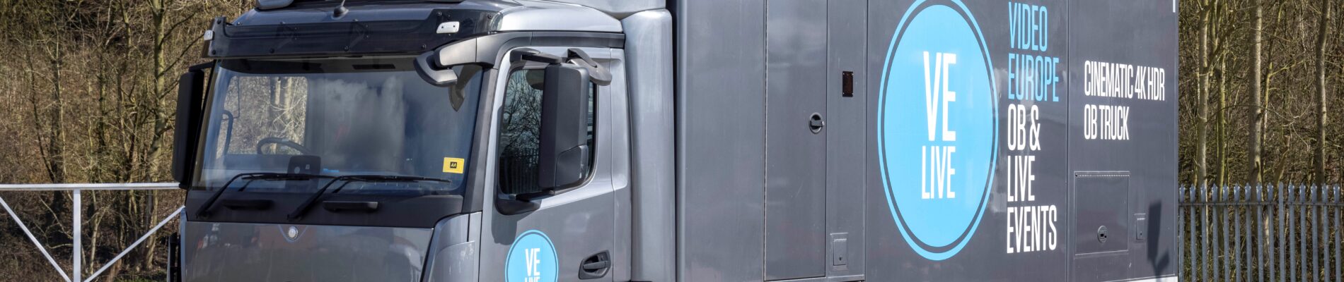 Exterior of Mercedes Antos rigid RHD single expanding UHD 4K HDR 12-camera (2017)